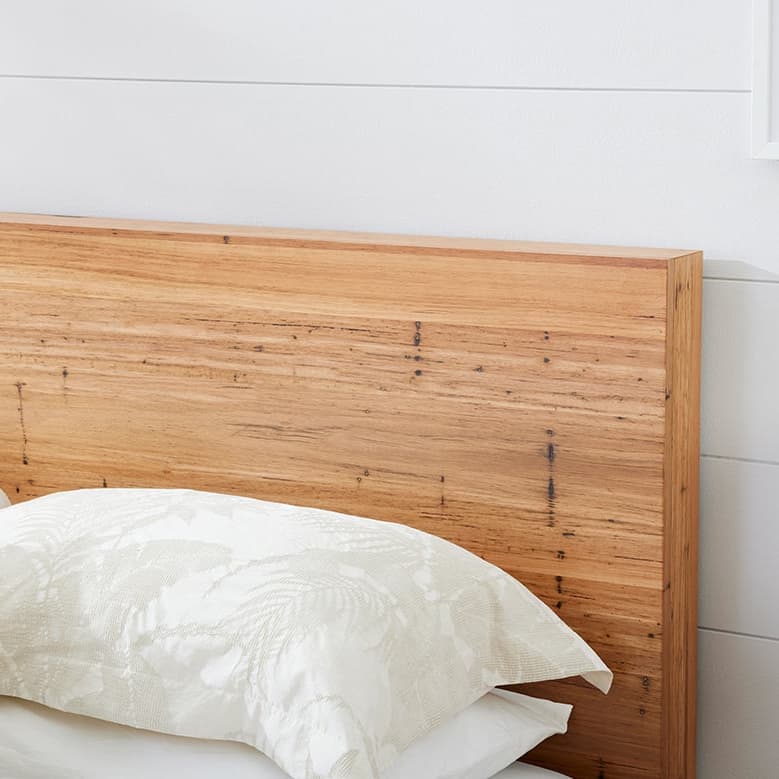 Detail image of the  Urban Qb Bed W/Floating Base from Forty Winks