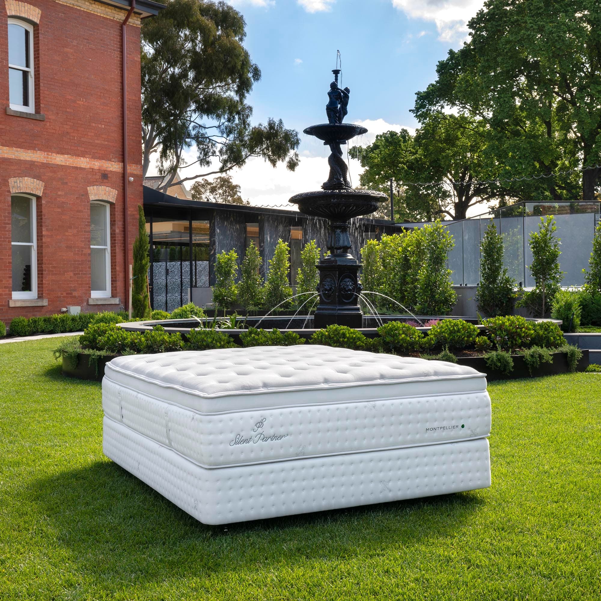 Lifestyle image of the  Bordeaux Chaumont Montpellier Qb Base from Forty Winks