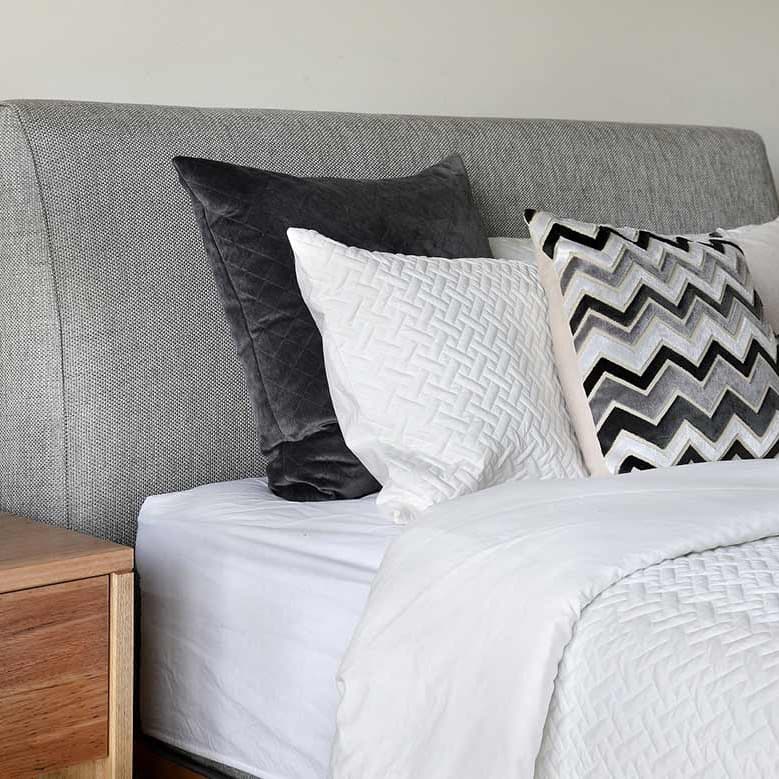 3D image of the Lucca Qb Thin Bed (Light Ash) from Forty Winks