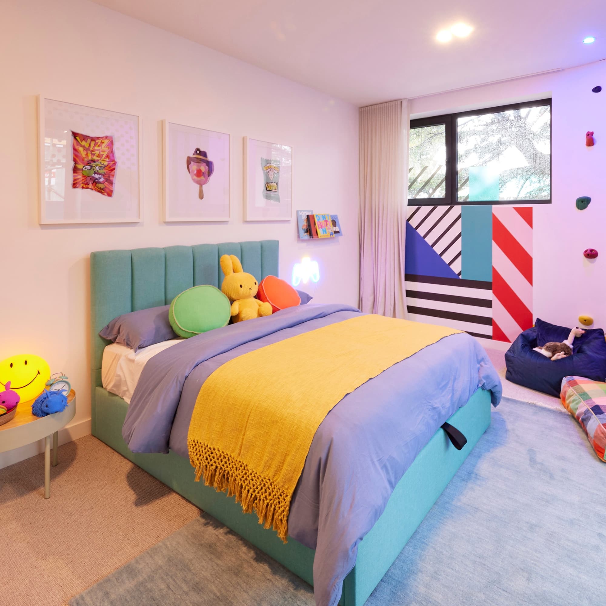 Lifestyle image of the  Lush Qb Bed Head W/Ascent Deluxe Gas Lift Base Beachcomber Aqua from Forty Winks