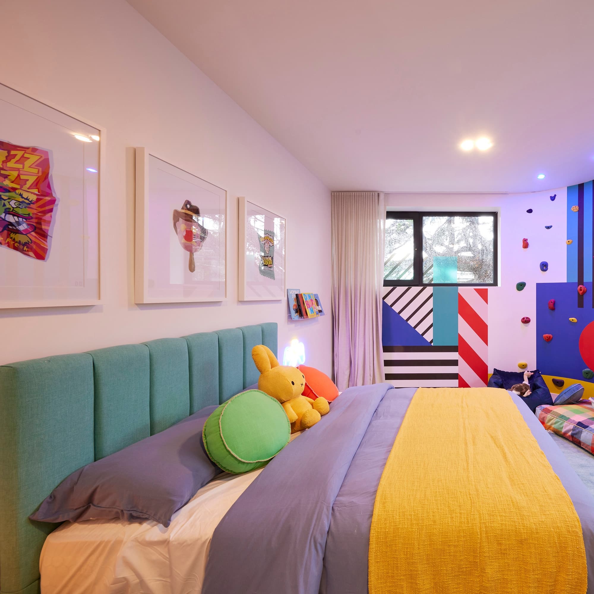Lifestyle image of the  Lush Qb Bed Head W/Ascent Deluxe Gas Lift Base Beachcomber Aqua from Forty Winks