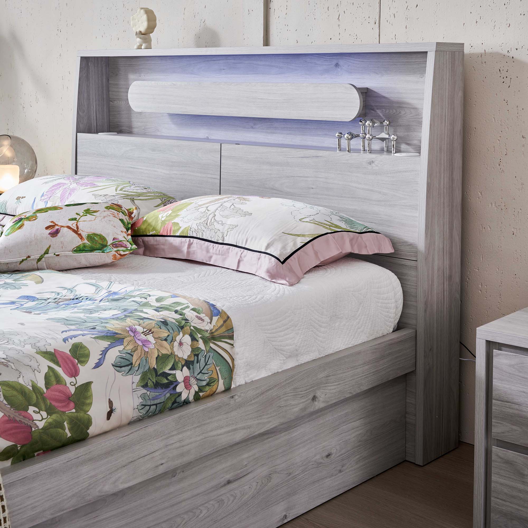 Detail image of the  Nova Stone Oak Qb Bed W/3 Drawers from Forty Winks