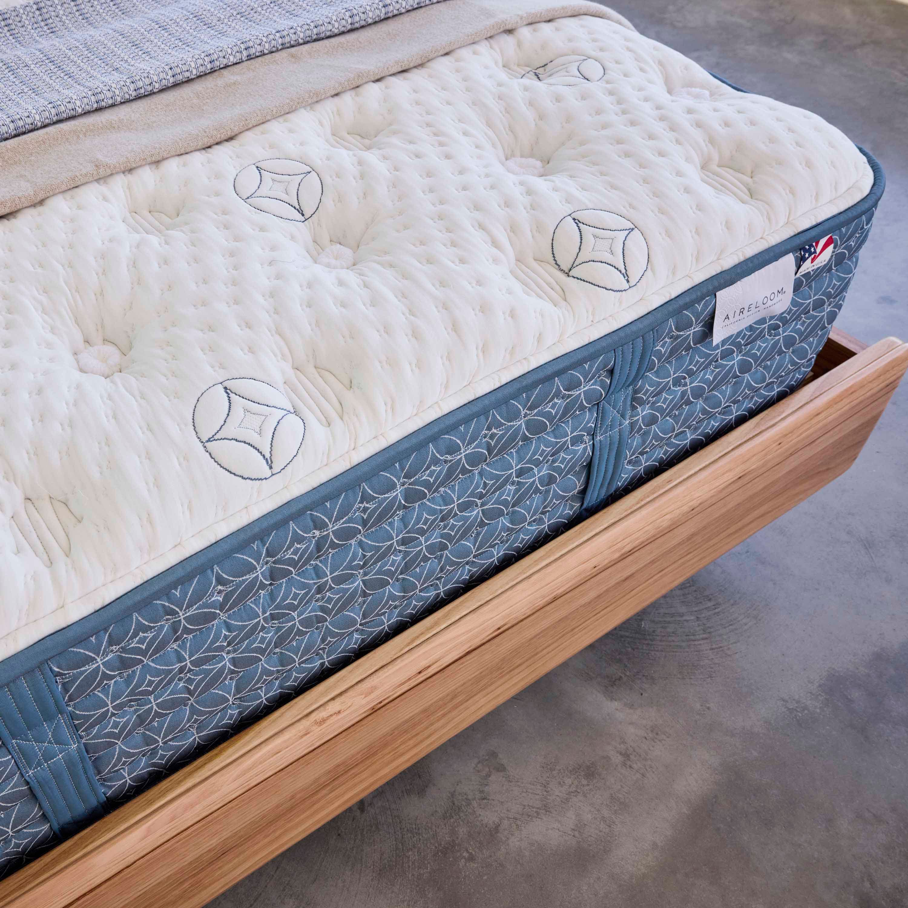 Detail image of the  Aireloom Streamline Plush Qb Mattress from Forty Winks